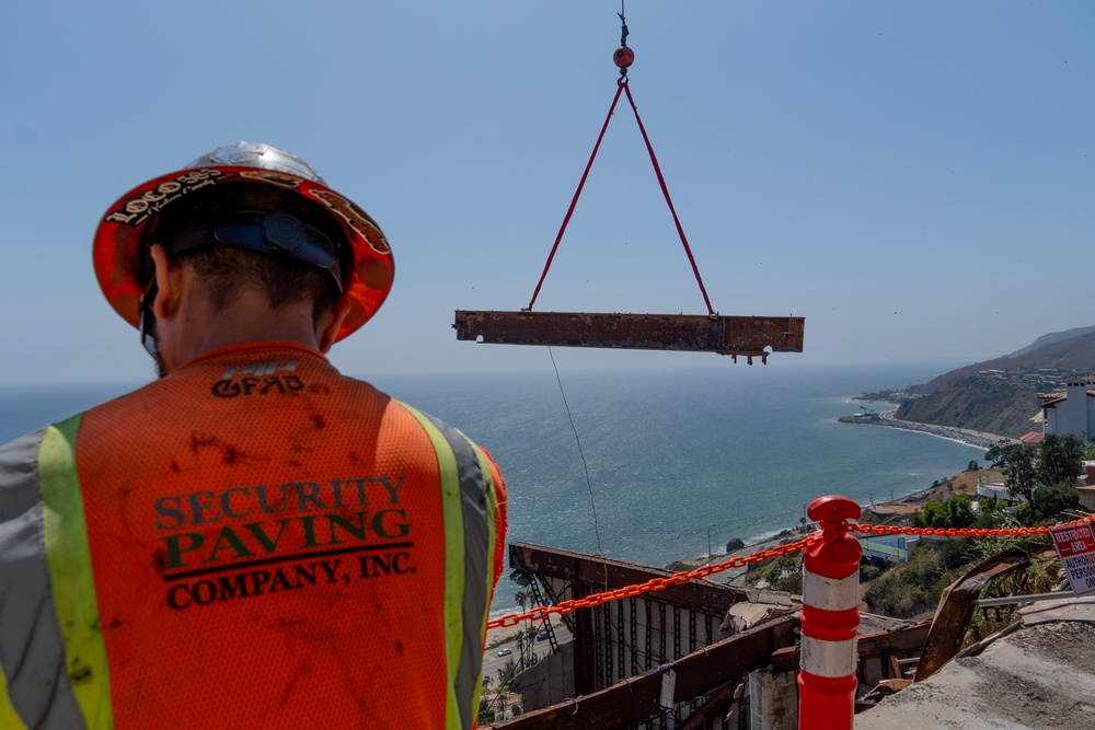 USACE clears debris from final property damaged by 2025 Pacific Palisades Fire.
