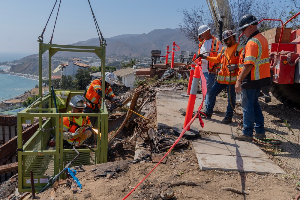 USACE clears debris from final property damaged by 2025 Pacific Palisades Fire.