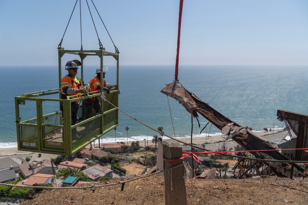 USACE clears debris from final property damaged by 2025 Pacific Palisades Fire.