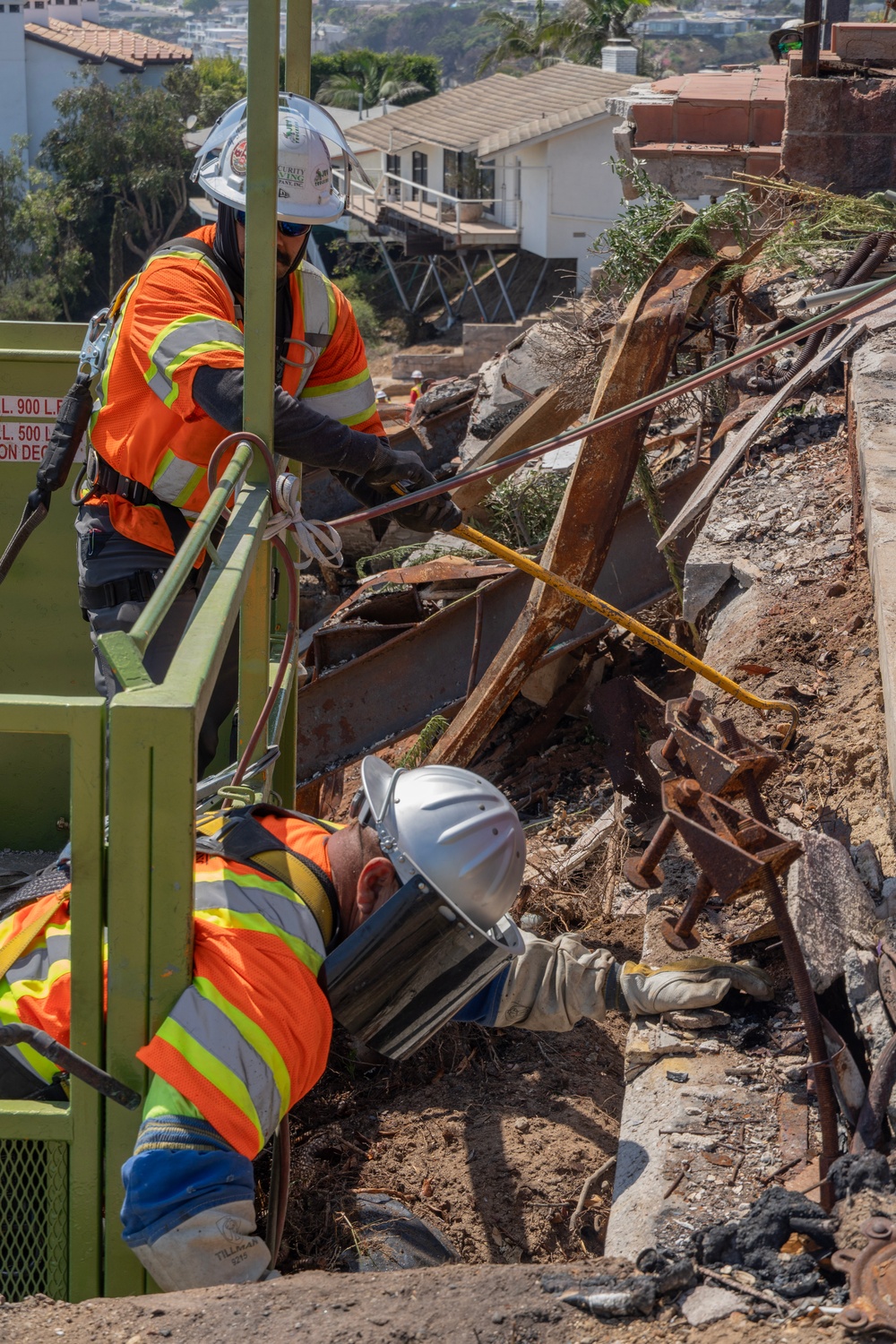 USACE clears debris from final property damaged by 2025 Pacific Palisades Fire.