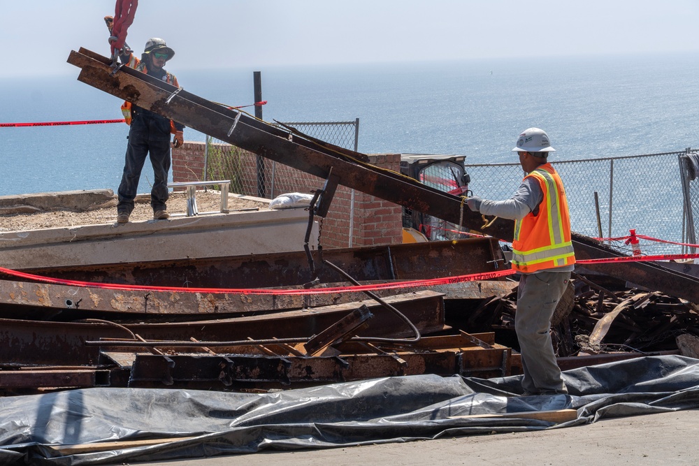 USACE clears debris from final property damaged by 2025 Pacific Palisades Fire.