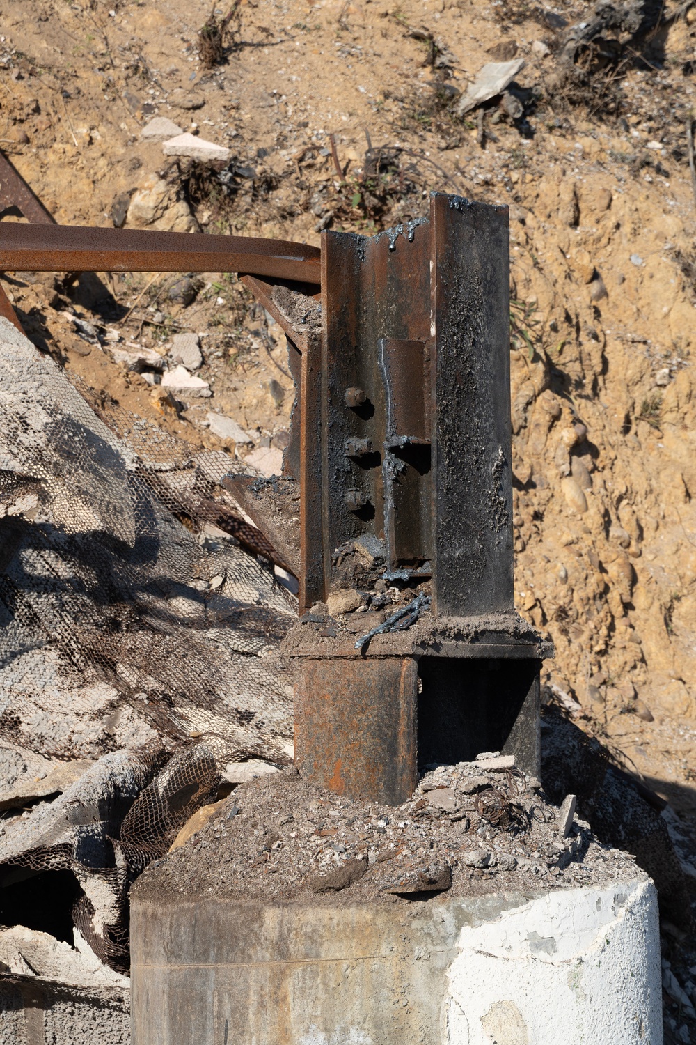 USACE clears debris from final property damaged by 2025 Pacific Palisades Fire.