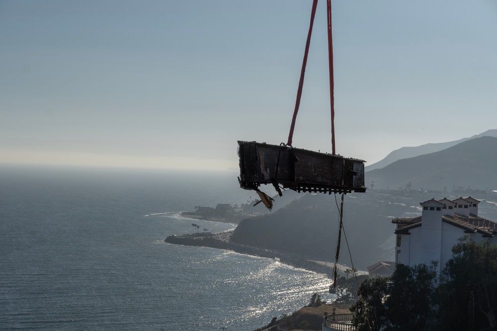 USACE clears debris from final property damaged by 2025 Pacific Palisades Fire.