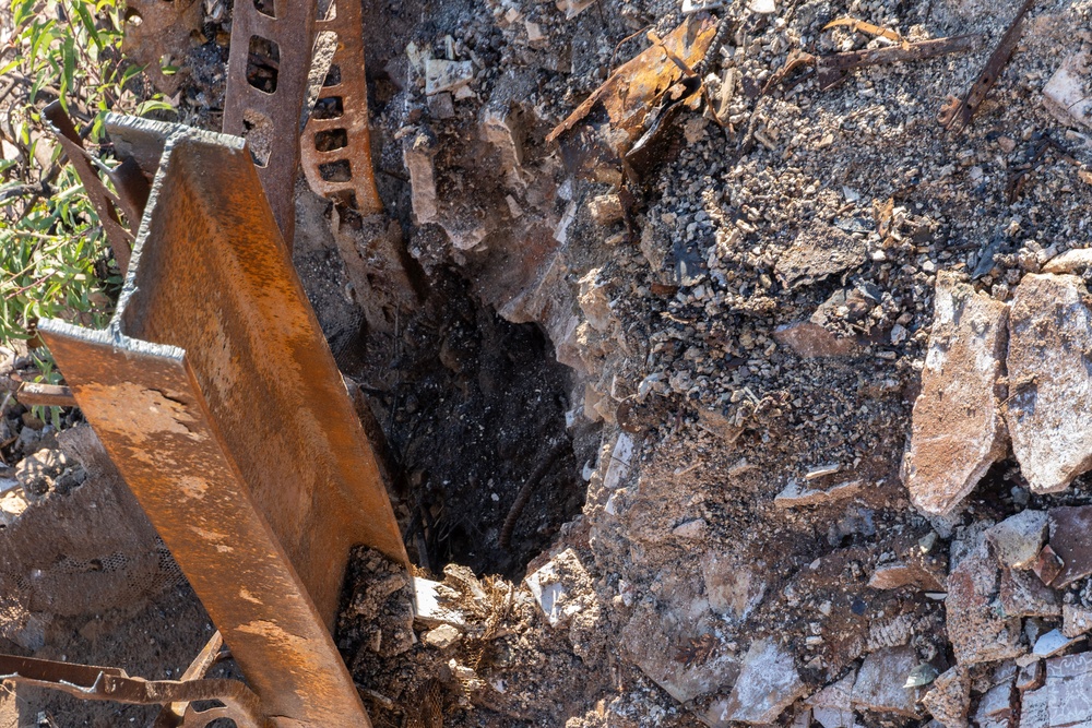 USACE clears debris from final property damaged by 2025 Pacific Palisades Fire.