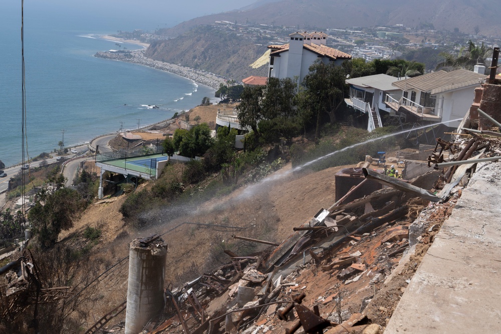 USACE clears debris from final property damaged by 2025 Pacific Palisades Fire.