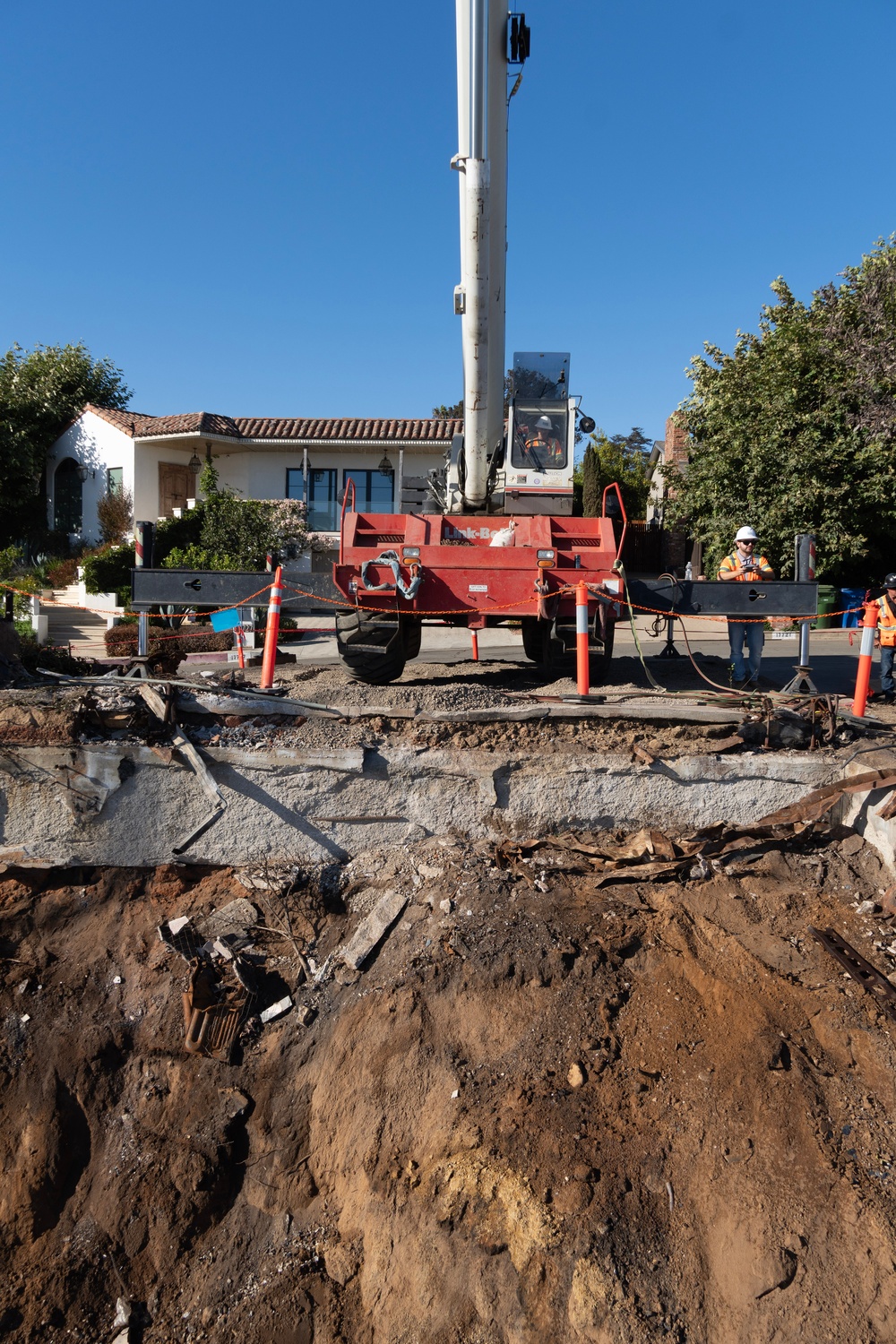 USACE clears debris from final property damaged by 2025 Pacific Palisades Fire.