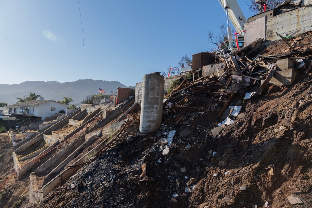 USACE clears debris from final property damaged by 2025 Pacific Palisades Fire.