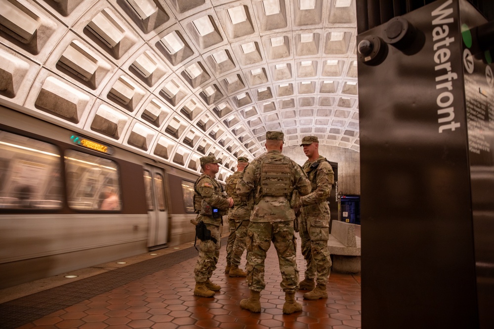 Guard Leaders Engage Service Members of D.C. Safe and Beautiful Task Force