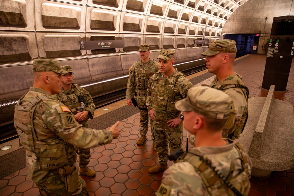 Guard Leaders Engage Service Members of D.C. Safe and Beautiful Task Force