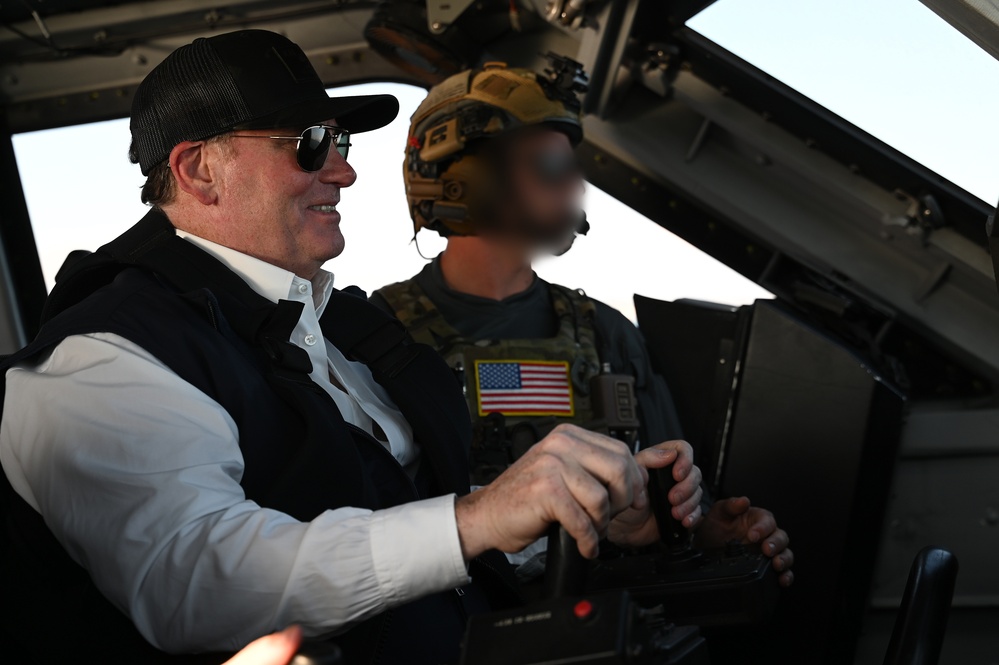 SECNAV Visits Naval Special Warfare Command