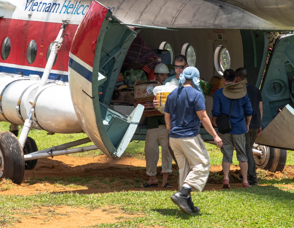 Recovery Team 1 arrive on site to Vietnam: 25-3VN