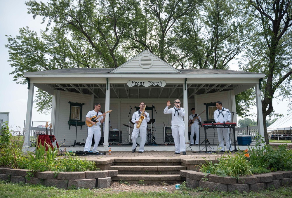 Navy Band Great Lakes “Horizon” Performs at Sioux Empire Fair During Sioux Falls Navy Week