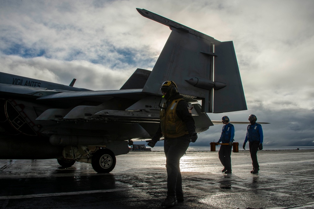 Abraham Lincoln conducts flight operations
