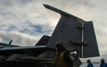 Abraham Lincoln conducts flight operations