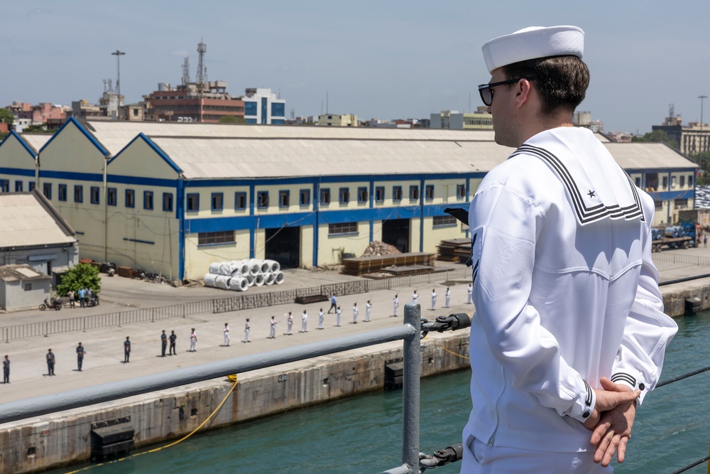 USS Frank Cable (AS 40) arrives in Chennai, India