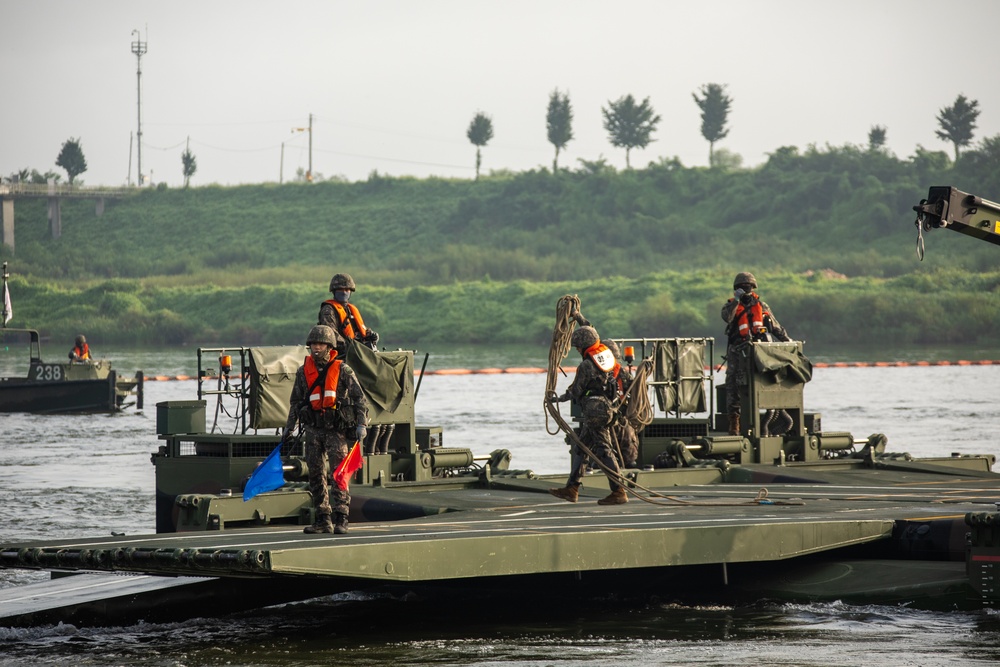 2ID and ROK Army Conduct Combined Wet Gap Crossing Training for UFS25.