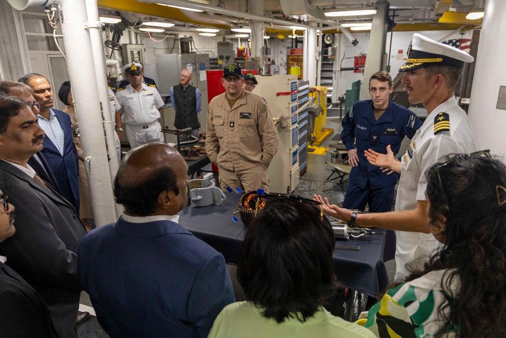 USS Frank Cable (AS 40) hosts distinguished visitors in Chennai, India