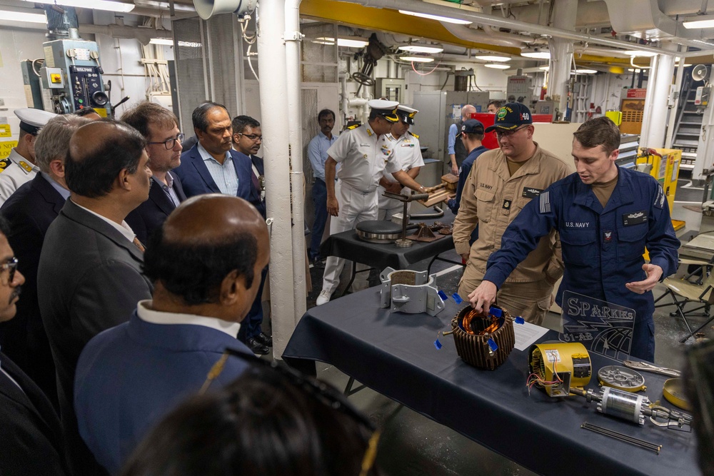 USS Frank Cable (AS 40) hosts distinguished visitors in Chennai, India