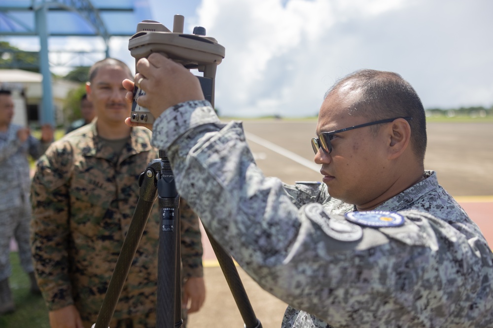 Ex Alon 25: U.S. Marines with MRF-D 25.3, Philippine Air Force conduct a subject matter expert exchange