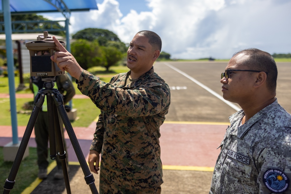 Ex Alon 25: U.S. Marines with MRF-D 25.3, Philippine Air Force conduct a subject matter expert exchange