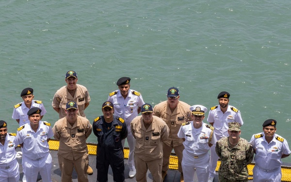 INS Sindhuvijay (S62) moors alongside USS Frank Cable (AS 40)