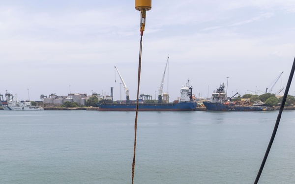 INS Sindhuvijay (S62) moors alongside USS Frank Cable (AS 40)