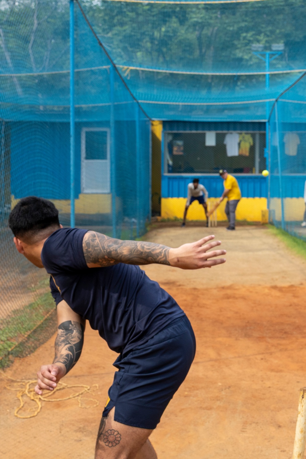 USS Frank Cable (AS 40) Sailors participate in sports with Guru Nanak College students