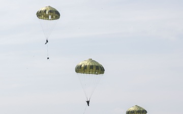 Multinational partners perform airborne jump in Super Garuda Shield 25