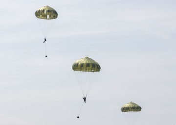 Multinational partners perform airborne jump in Super Garuda Shield 25