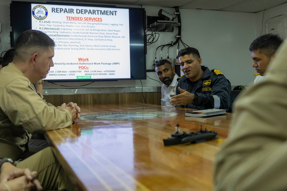 USS Frank Cable (AS 40) debrief with Indian Navy