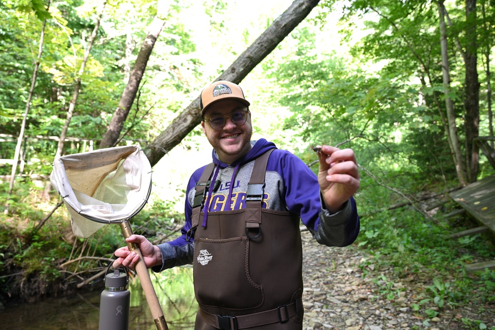 Buffalo District Biologists Study Macroinvertebrates
