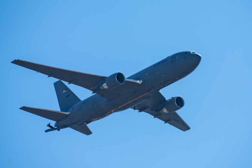 Altus AFB Demo Team performs at Abbotsford International Air Show