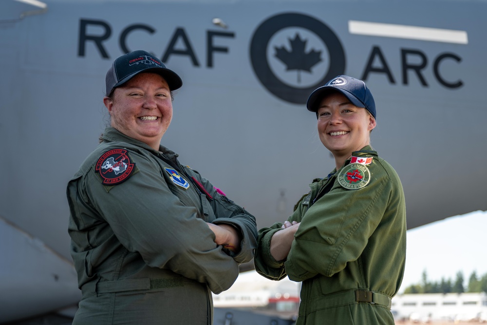Altus AFB Demo Team performs at Abbotsford International Air Show
