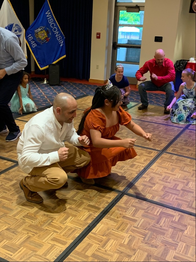 Soldiers Participate in Father/Daughter Dance