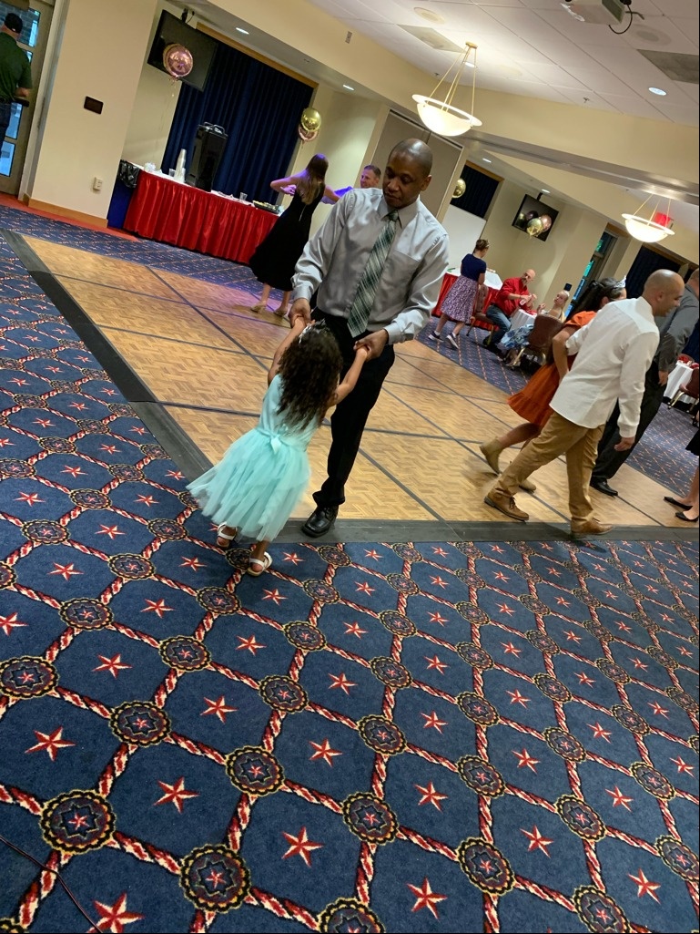 Soldiers Participate in Father/Daughter Dance