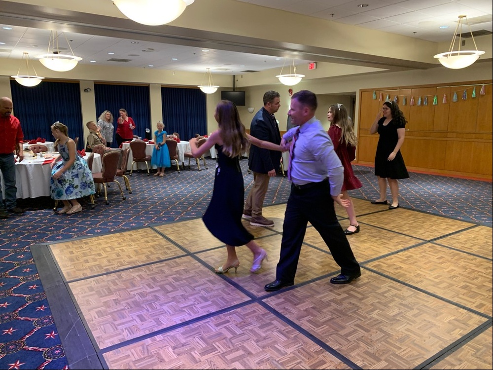 Soldiers Participate in Father/Daughter Dance