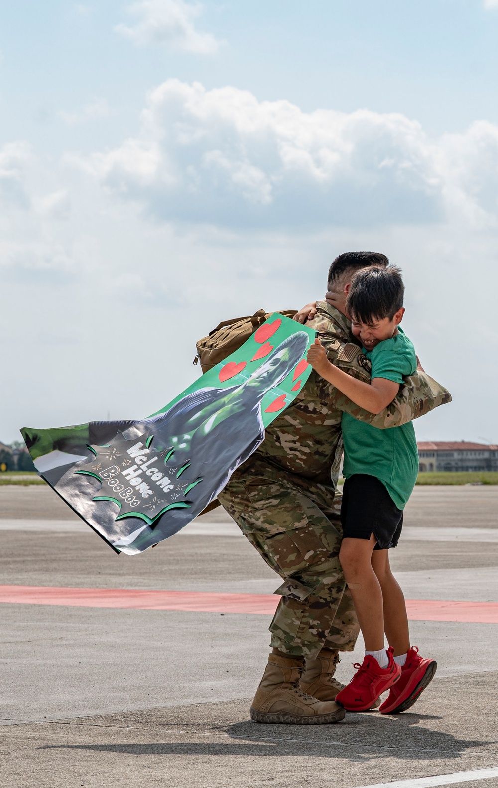 Friends and family welcome 555th FS personnel home