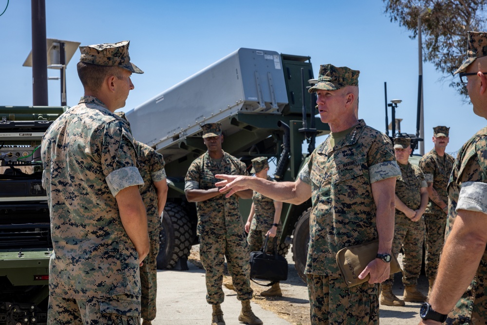 Commandant, Gen. Eric M. Smith visits I MEF