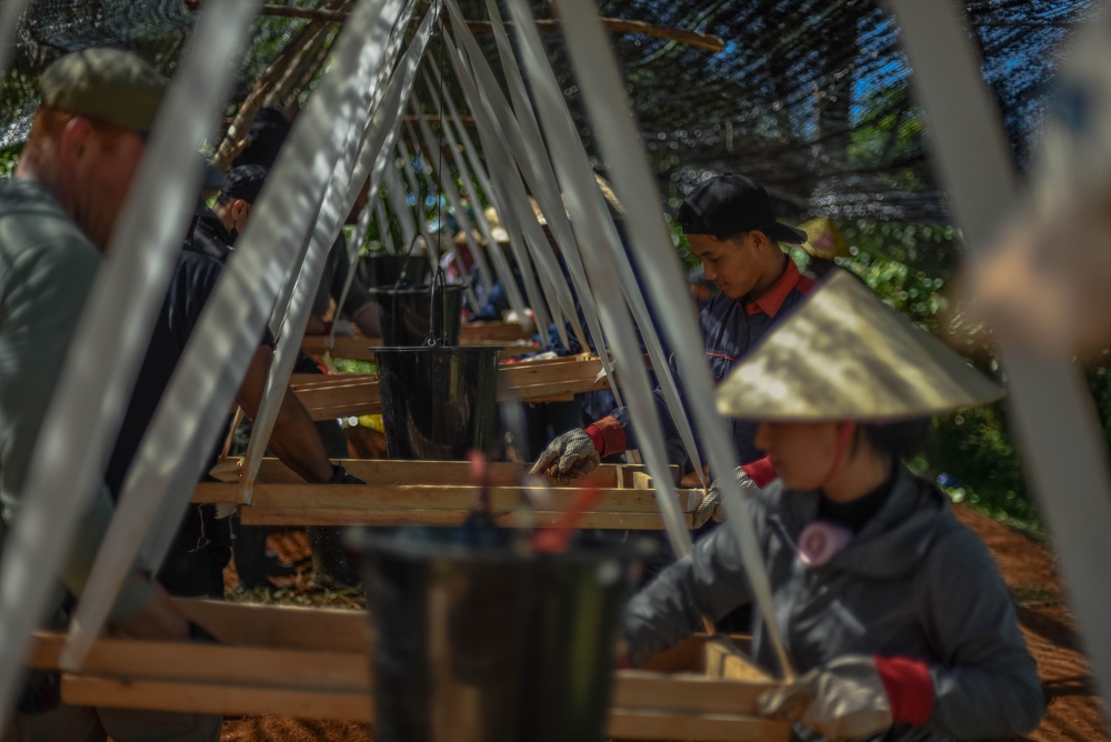 Recovery Team 1 begin digging: Vietnam 25-3VN