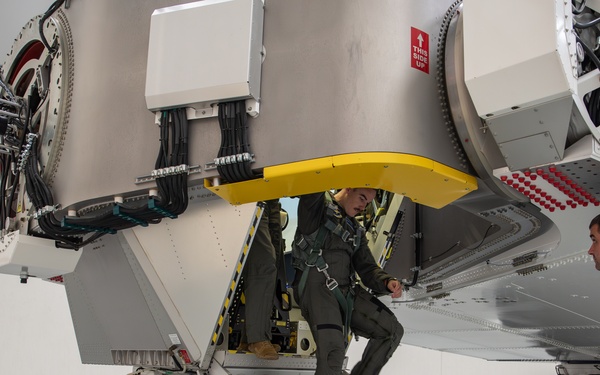 711 HPW centrifuge hosts Euro-NATO Joint Jet Pilot Training students
