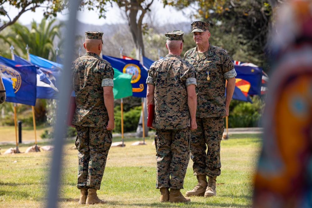 Commandant, Gen. Eric M. Smith attends Lt. Gen. Cederholm Retirement Ceremony