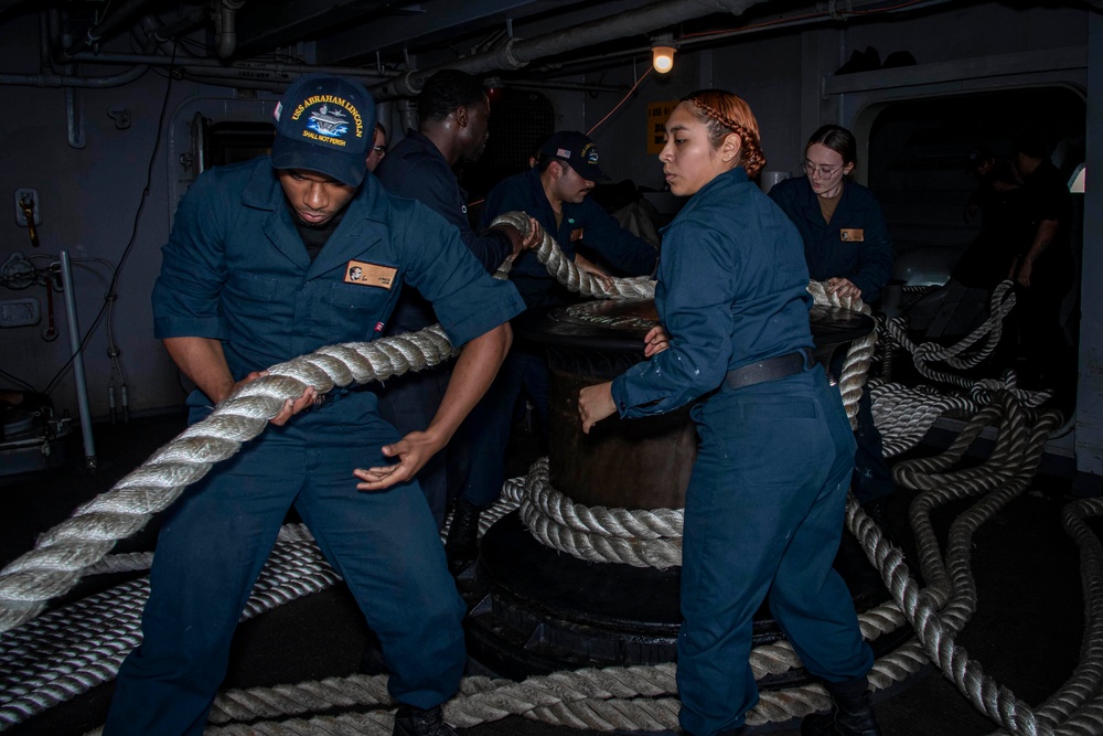USS Abraham Lincoln pulls into San Diego