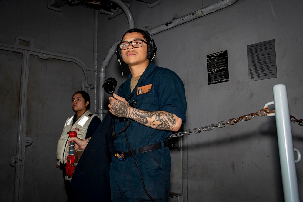 USS Abraham Lincoln pulls into San Diego