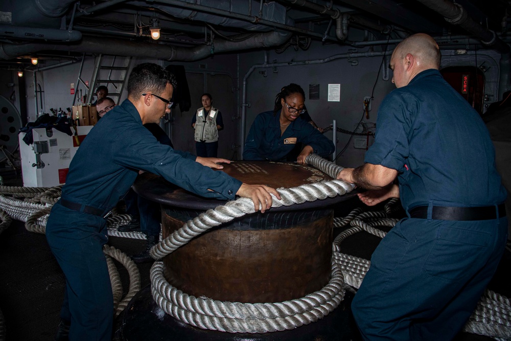 USS Abraham Lincoln pulls into San Diego