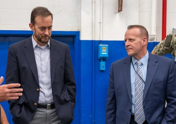 NAVSEA HQ Recognizes Carderock Employees for Eight Day Model Building Effort