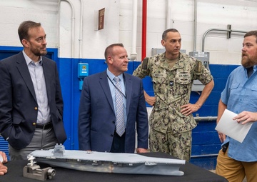 NAVSEA HQ Recognizes Carderock Employees for Eight Day Model Building Effort