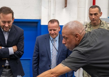 NAVSEA HQ Recognizes Carderock Employees for Eight Day Model Building Effort