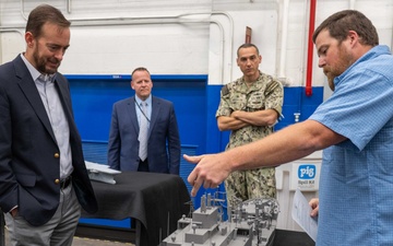 NAVSEA HQ Recognizes Carderock Employees for Eight Day Model Building Effort