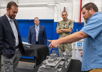 NAVSEA HQ Recognizes Carderock Employees for Eight Day Model Building Effort