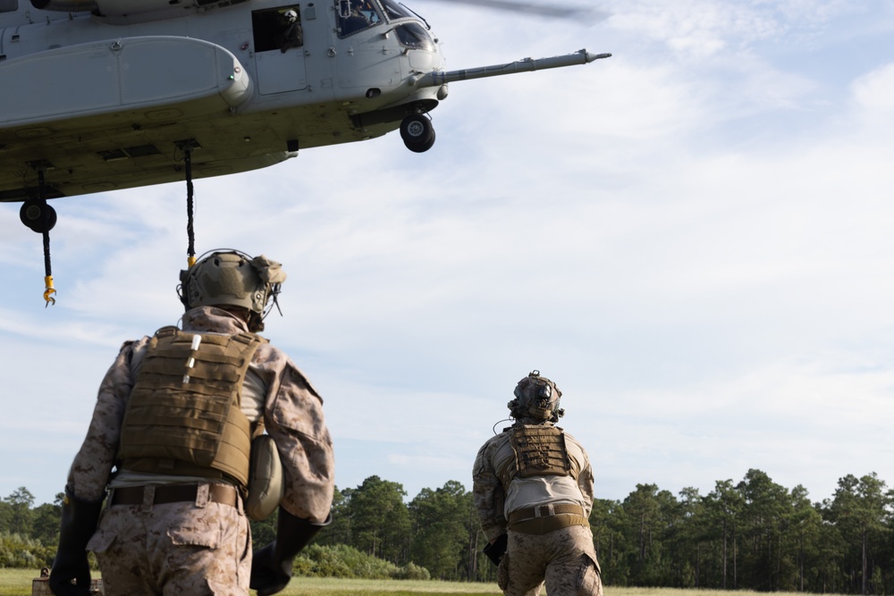 Marines with Logistics Operations School participate in helicopter support team training